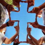 CHEIOS DE DEUS, E VAZIOS DO MUNDO.